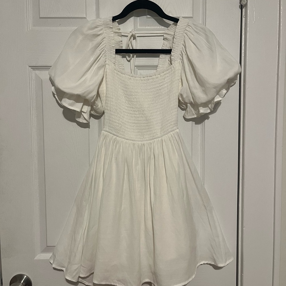Princess Polly open back, White puff sleeve mini dress size 4  (never worn)